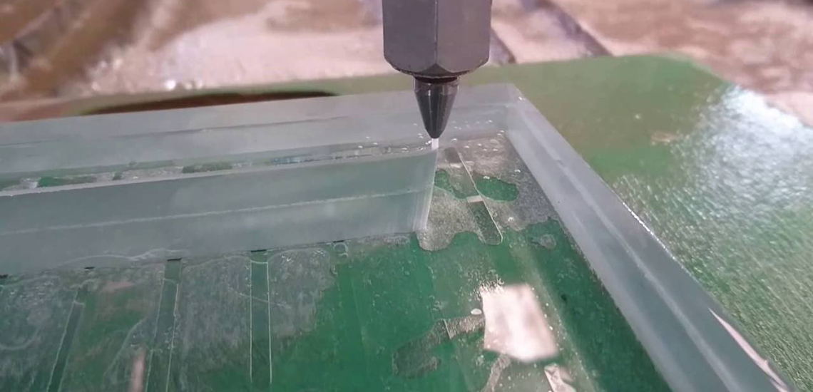 Glas - Wasserstrahlschneidetechnik